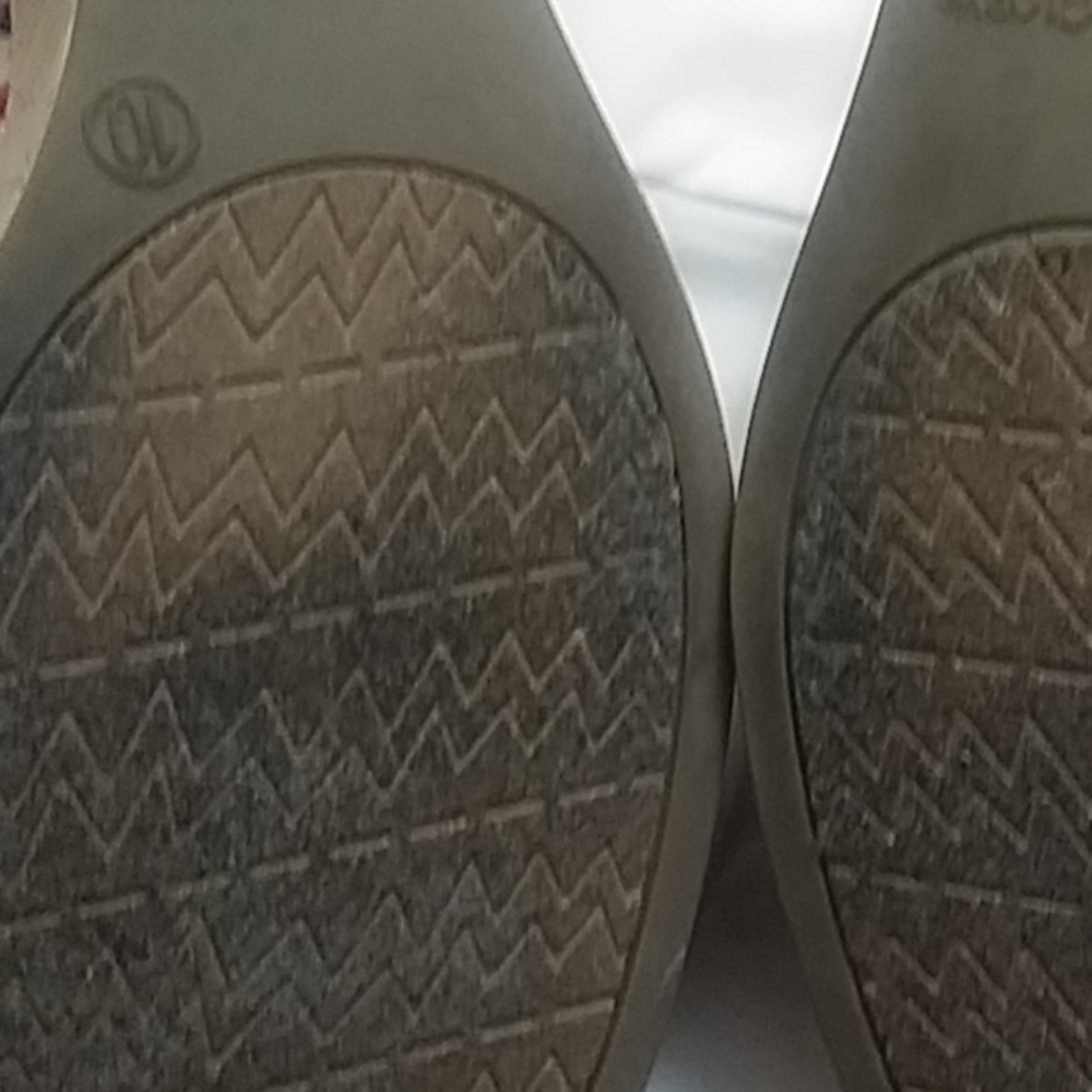 Shoes - Picture 2 of 3